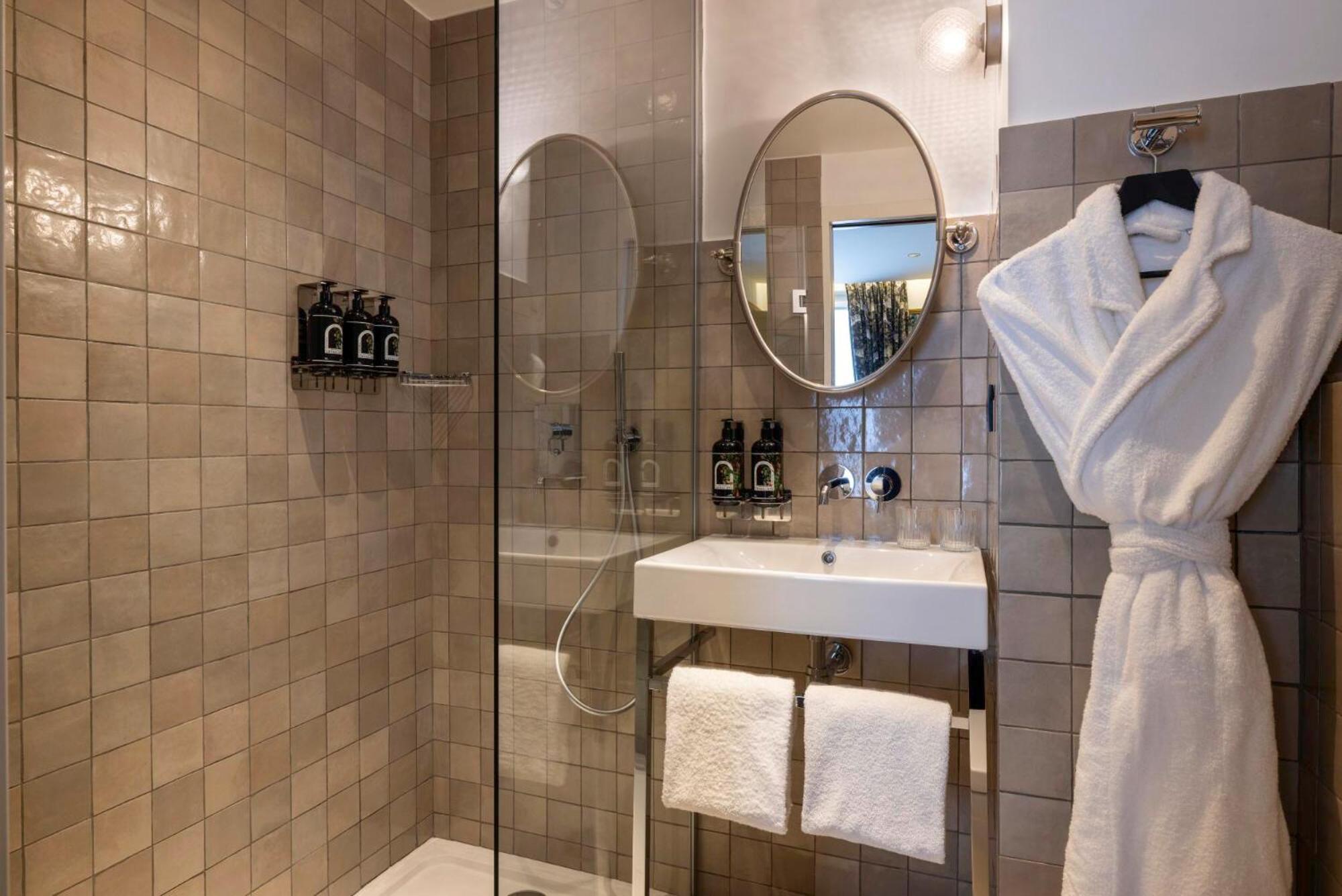 Hotel Ginette A La Folie & Spa Paris Exterior foto