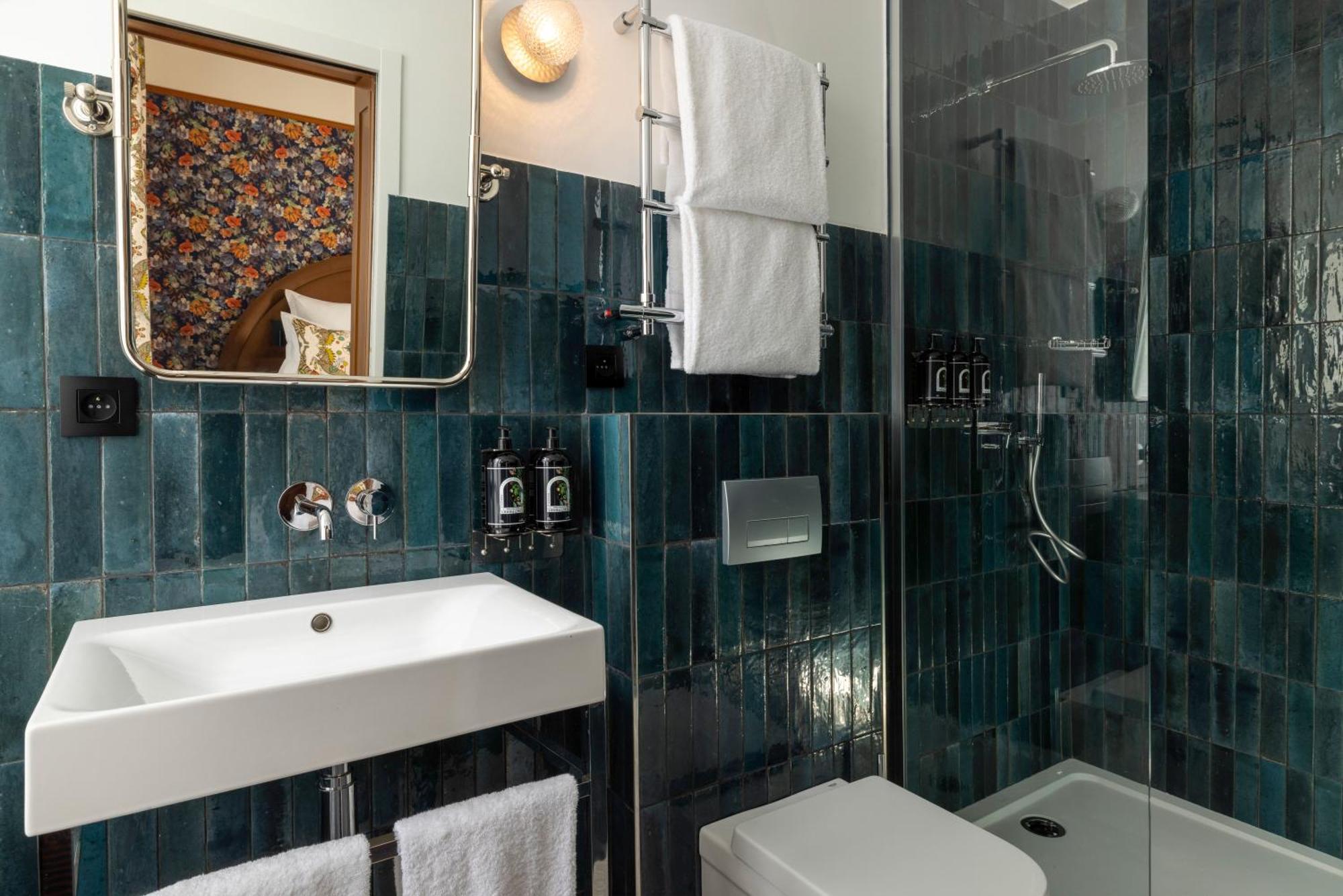 Hotel Ginette A La Folie & Spa Paris Exterior foto